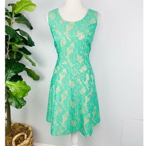 En focus Studio Floral Lace Lined Cream Circle Sleeveless Pastel Green Dress